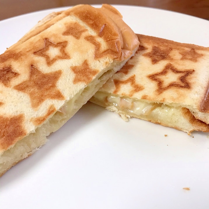 鮭とチーズのホットサンド